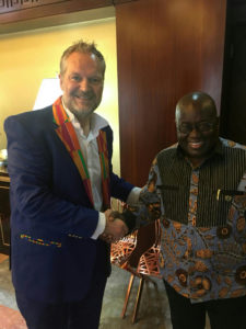 Il console Colasuonno Taricone con il presidente del Ghana Akufo Addo